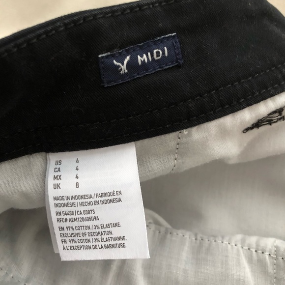 EUC American Eagle Black Midi Short Size 4 - Picture 4 of 4